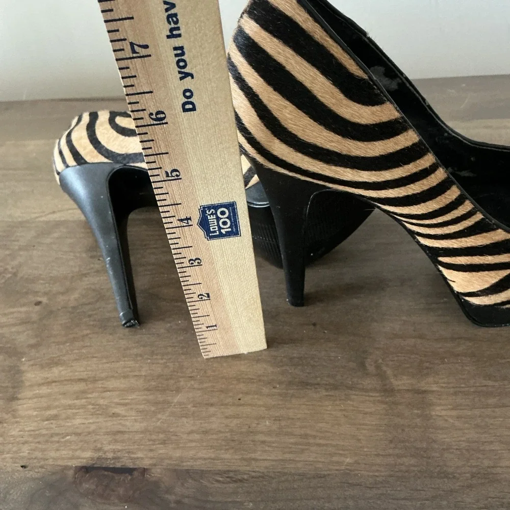 Bcbgeneration Faux Fur Tiger Stripe‎  Peep toe Heels Sz 7